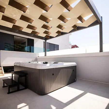 Sopic Luxury With Private Whirlpool דירה *